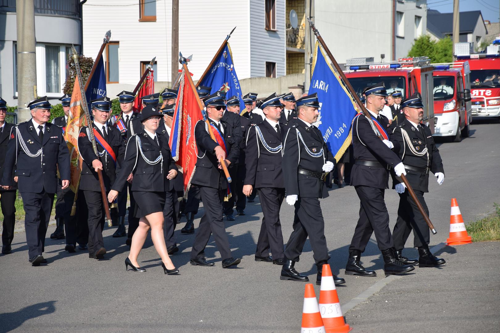 Zdjęcie przedstawia przemarsz korowodu