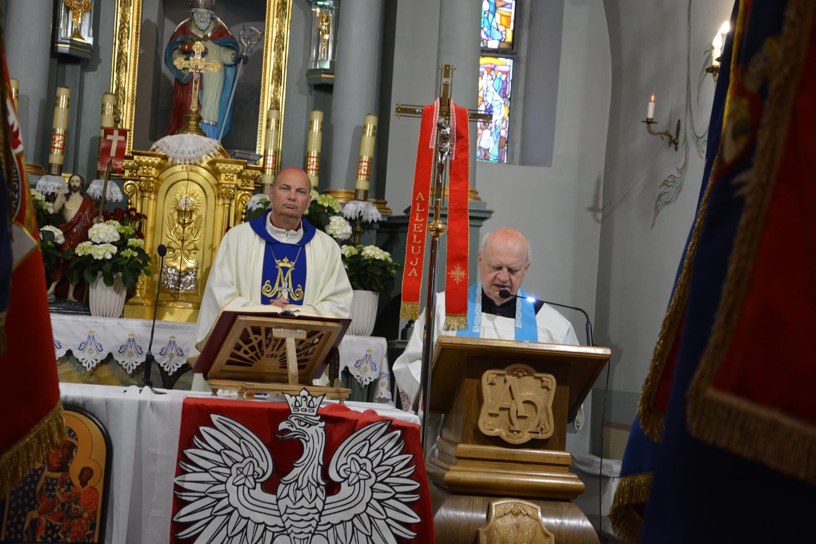 Zdjęcie przedstawia fragment mszy świętej