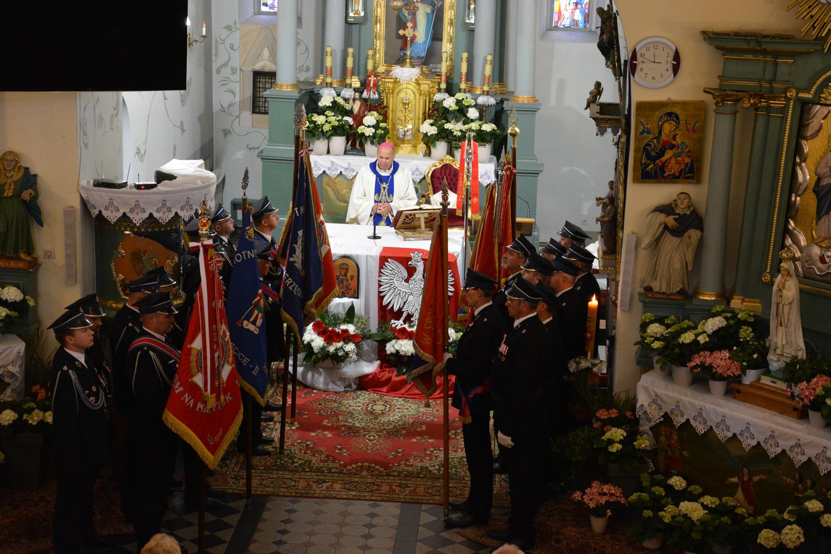 Zdjęcie przedstawia fragment mszy świętej
