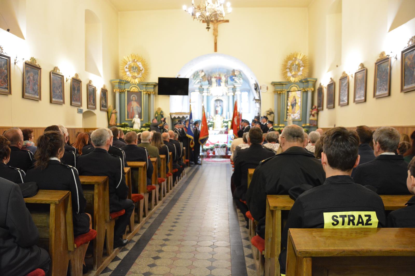 Zdjęcie w kościele pw. Św. Mikołaja w Targoszycach podczas uroczystości 3 maja