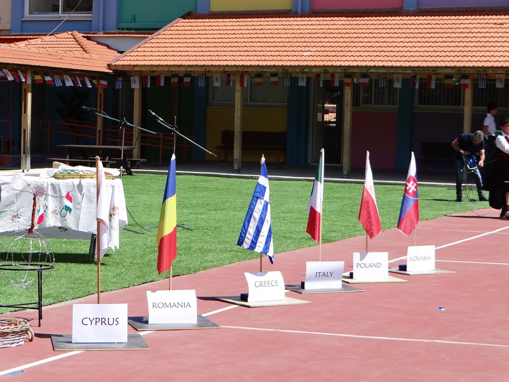 Zdjęcie przedstawiające flagi narodów
