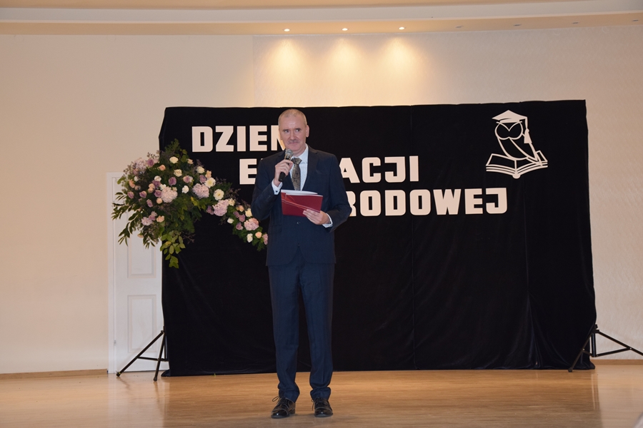 Zdjęcie przedstawia Dzień Edukacji Narodowej