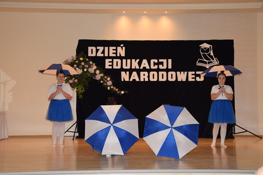 Zdjęcie przedstawia Dzień Edukacji Narodowej