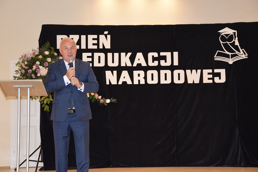 Zdjęcie przedstawia Dzień Edukacji Narodowej