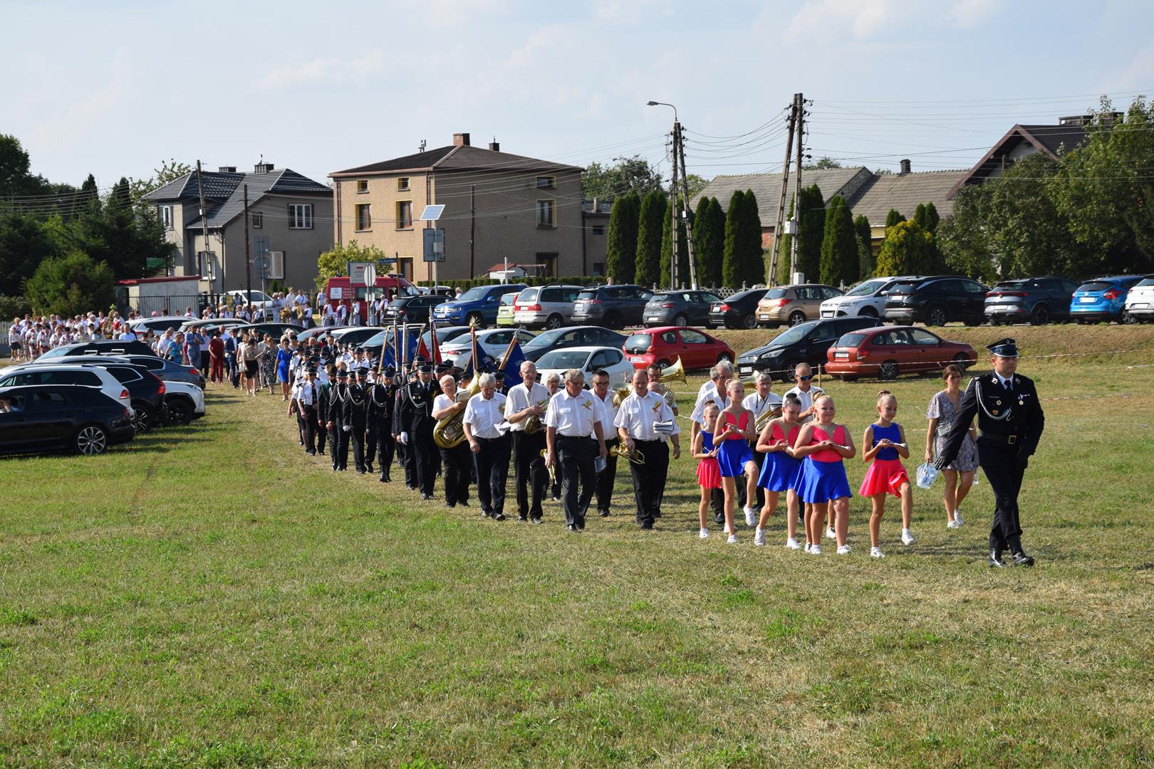 Zdjęcie przedstawia fragment przemarszu dożynkowego