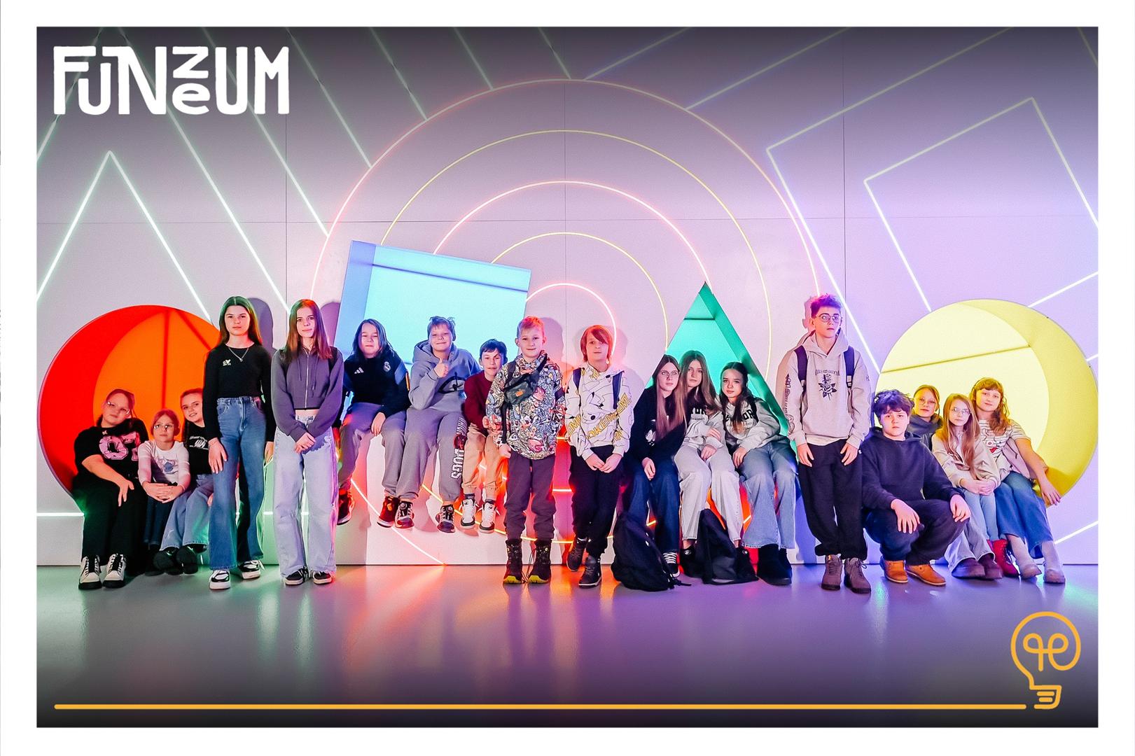 Zdjęcie przedstawiające dzieci na wycieczce do Funzeum