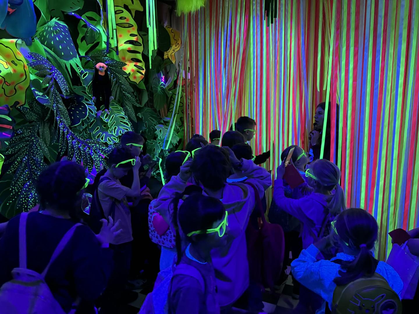 Zdjęcie przedstawiające dzieci na wycieczce do Funzeum