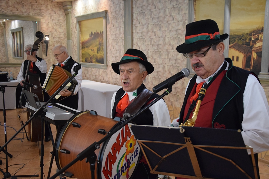 Zdjęcie przedstawia jubileusz pożycia małżeńskiego