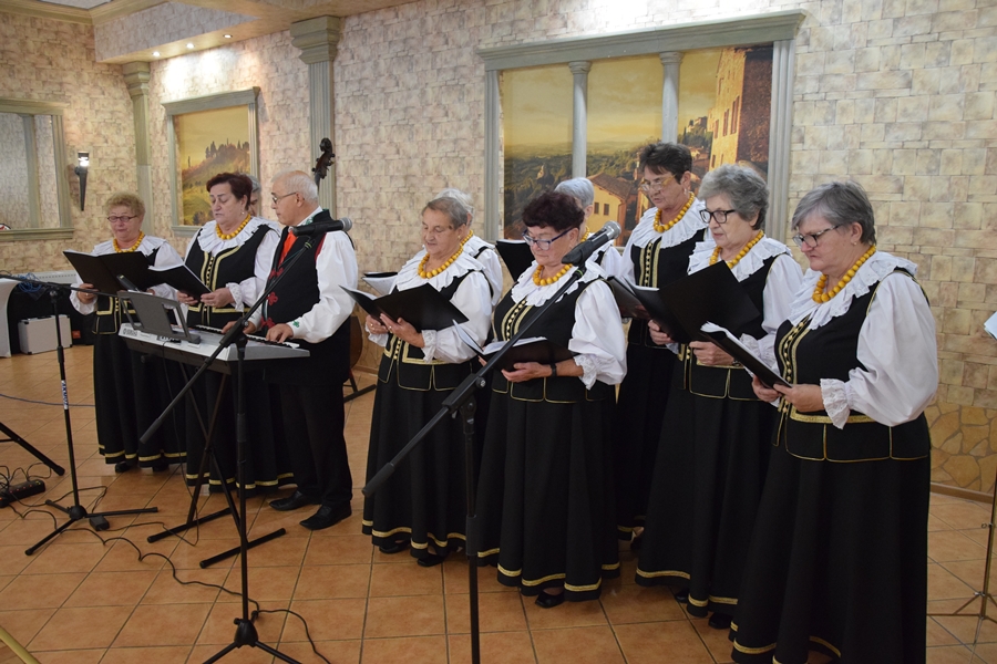 Zdjęcie przedstawia jubileusz pożycia małżeńskiego