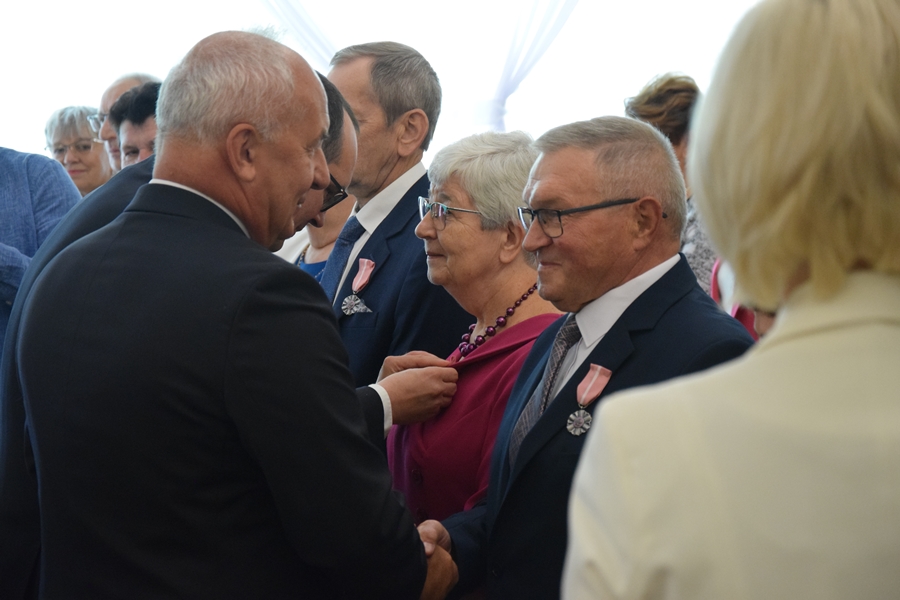 Zdjęcie przedstawia jubileusz pożycia małżeńskiego