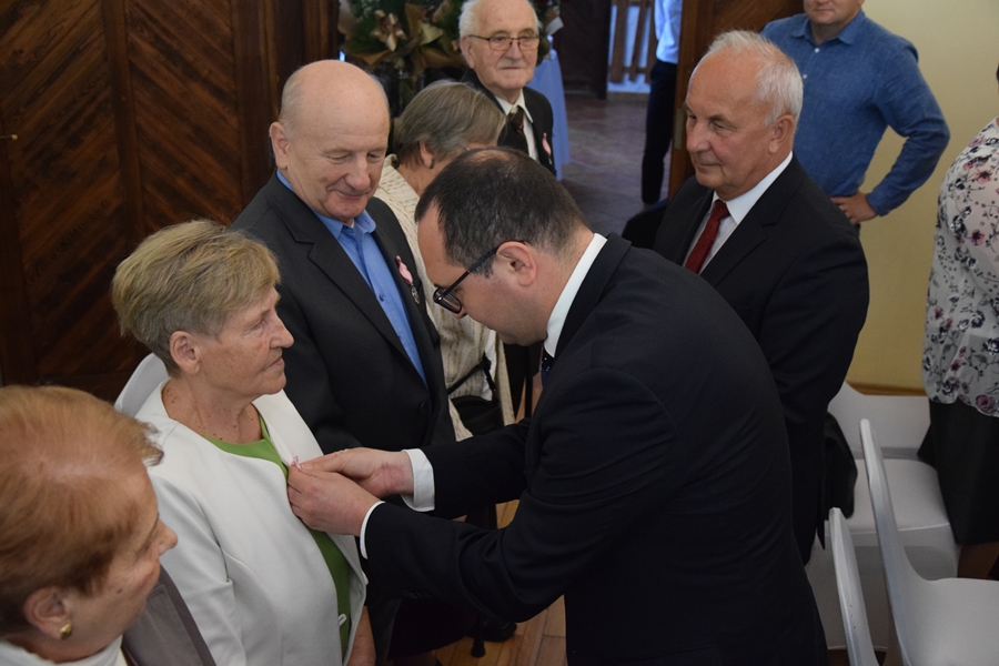 Zdjęcie przedstawia jubileusz pożycia małżeńskiego