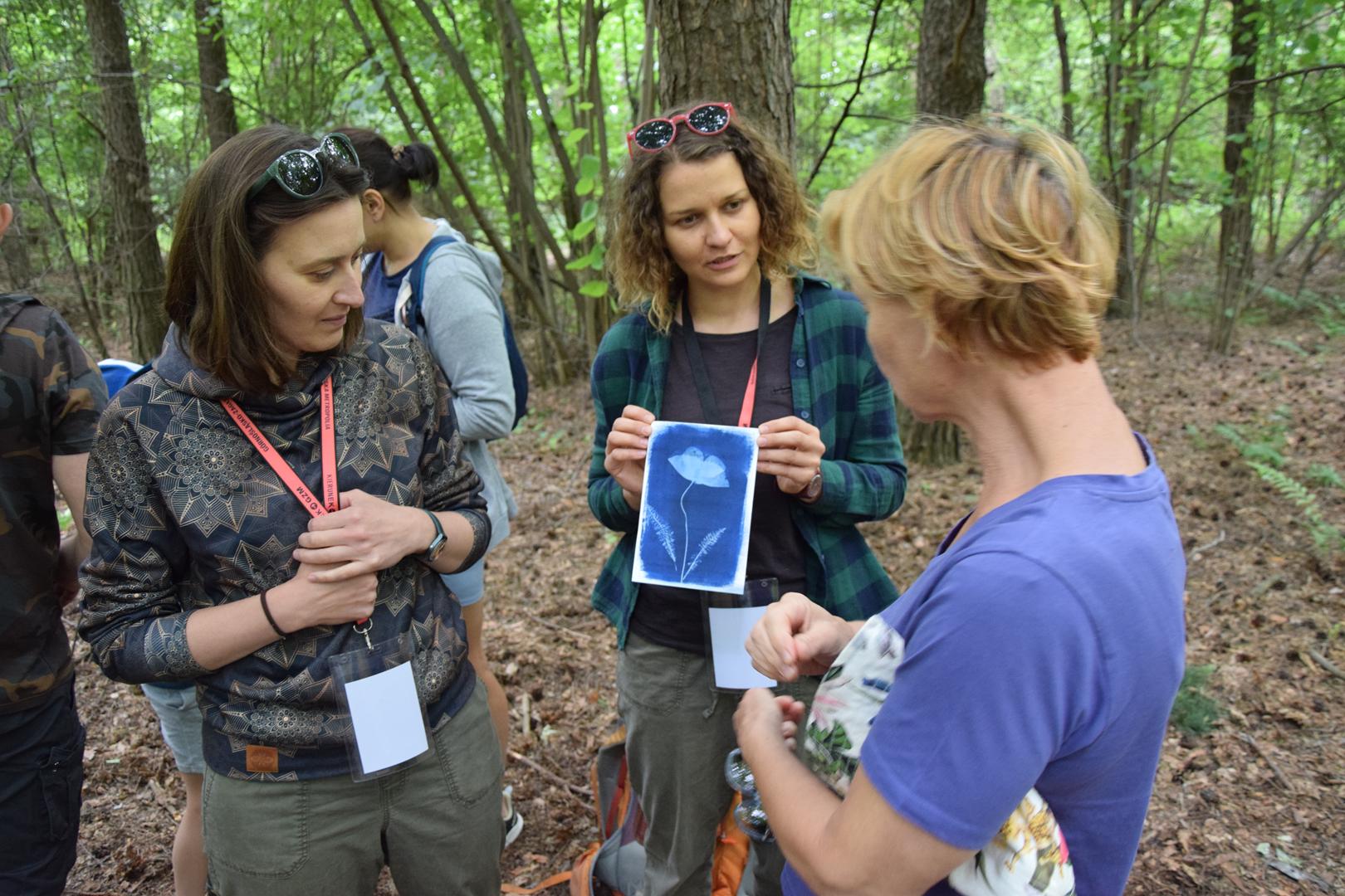 Zdjęcie przedstawia fragment warsztatów Leśna Kąpiel
