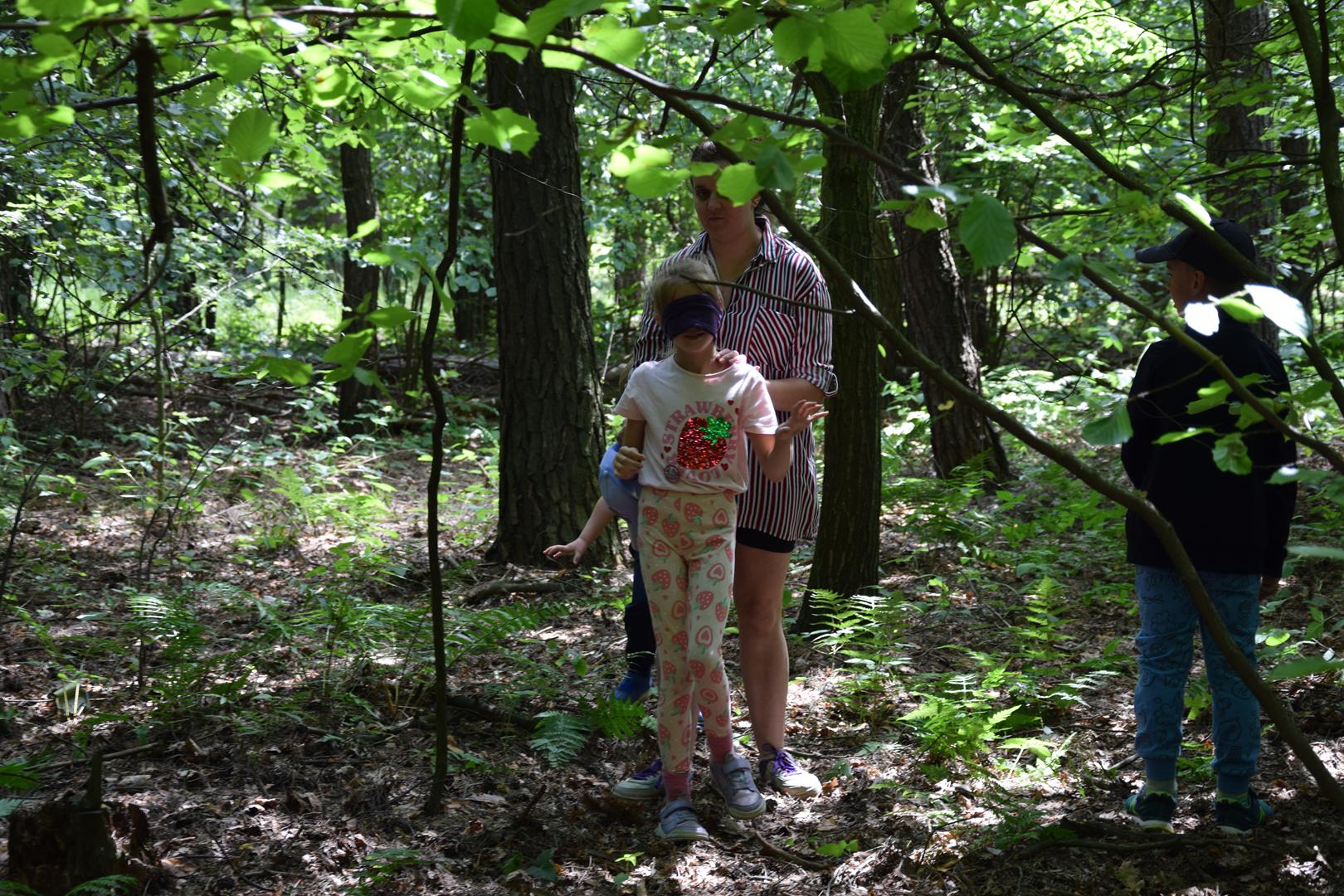 Zdjęcie przedstawia fragment warsztatów Leśna Kąpiel