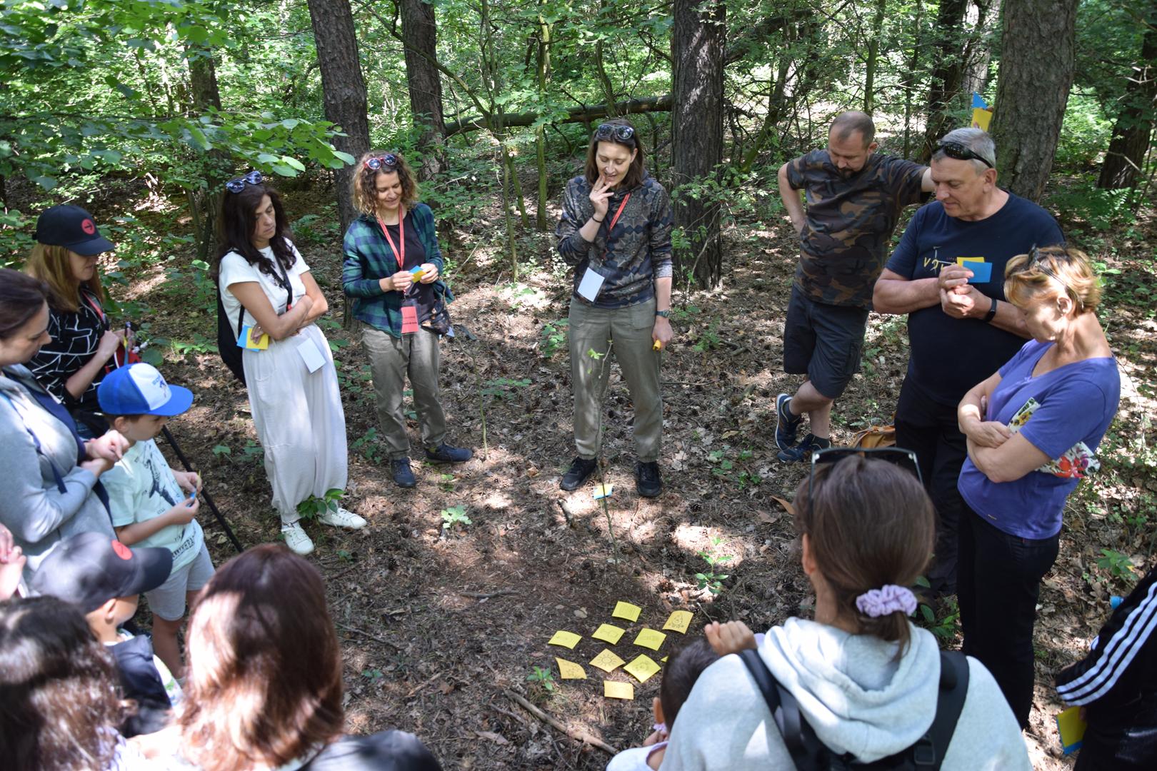 Zdjęcie przedstawia fragment warsztatów Leśna Kąpiel