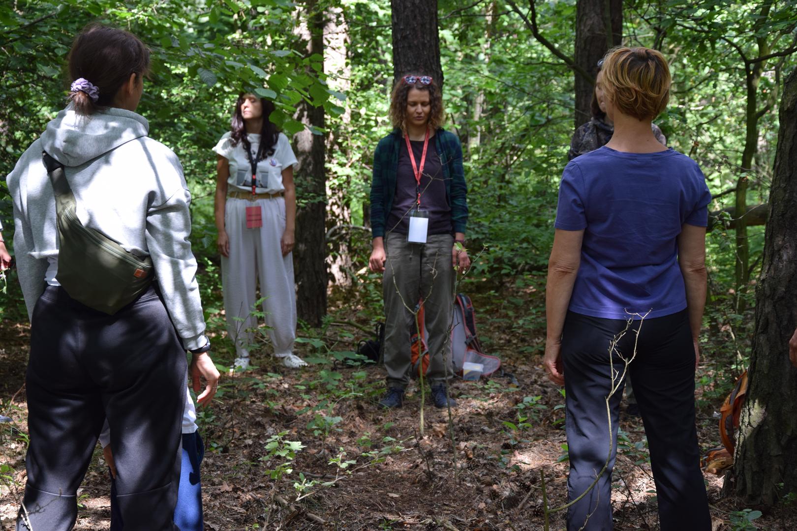 Zdjęcie przedstawia fragment warsztatów Leśna Kąpiel