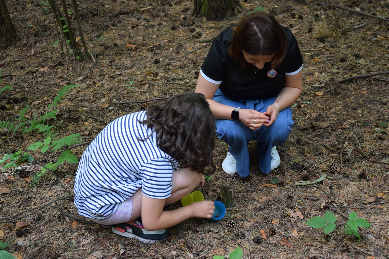 Zdjęcie przedstawia fragment warsztatów Leśna Kąpiel