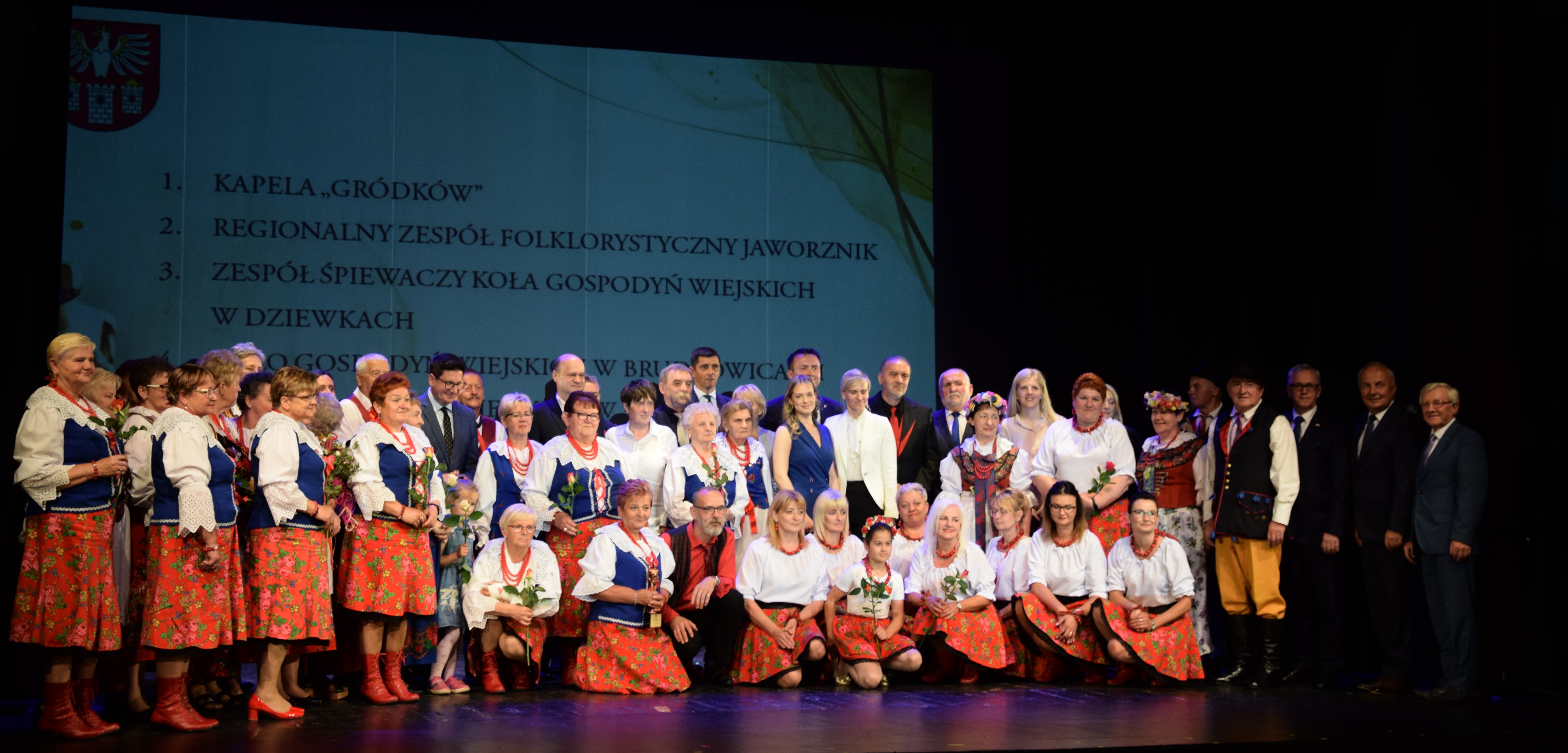 Zdjęcie przedstawiające wspólne zdjęcie laureatów Nagrody Starosty Będzińskiego