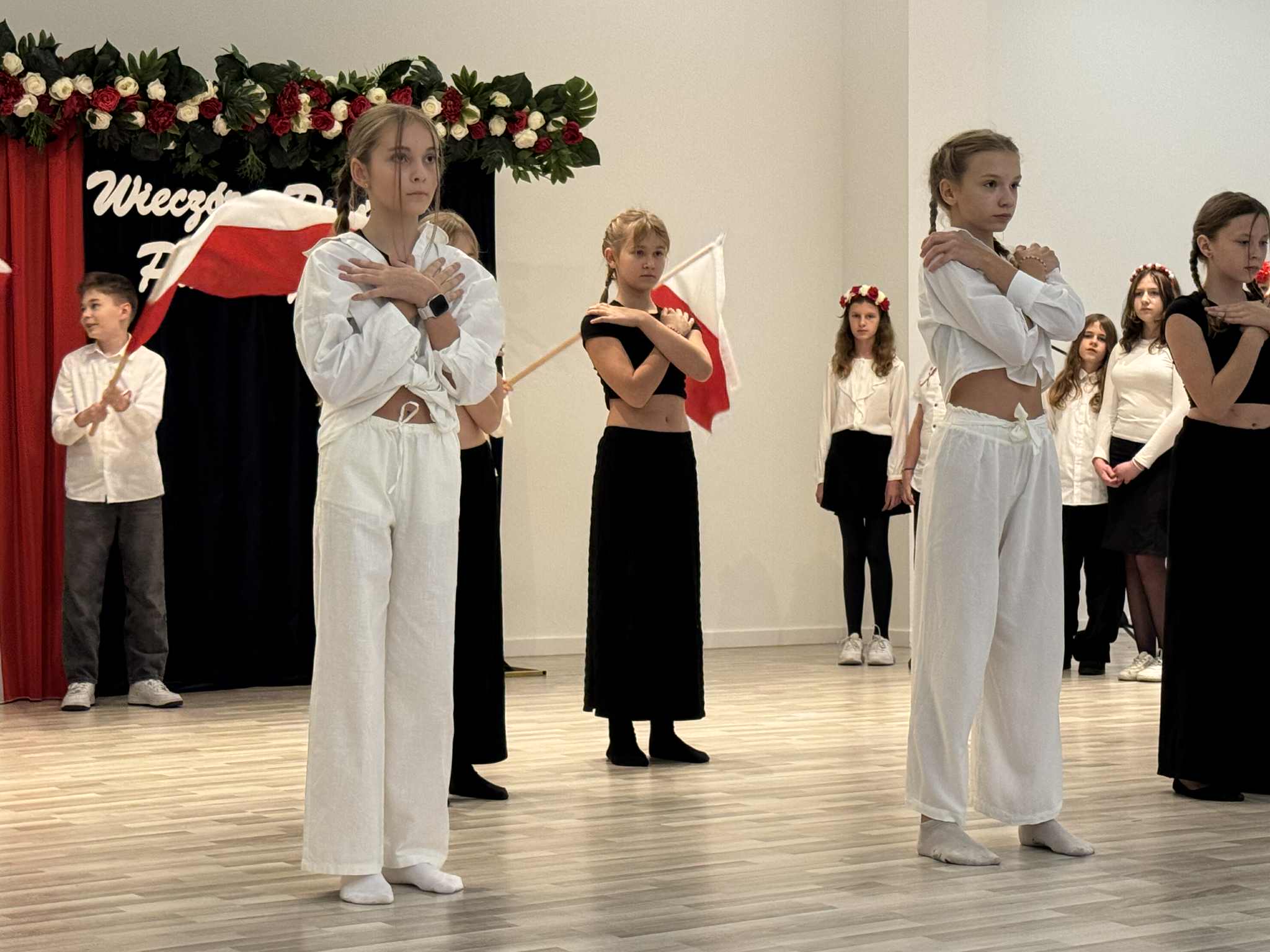 Zdjęcie przedstawia Wieczór Pieśni Patriotycznych