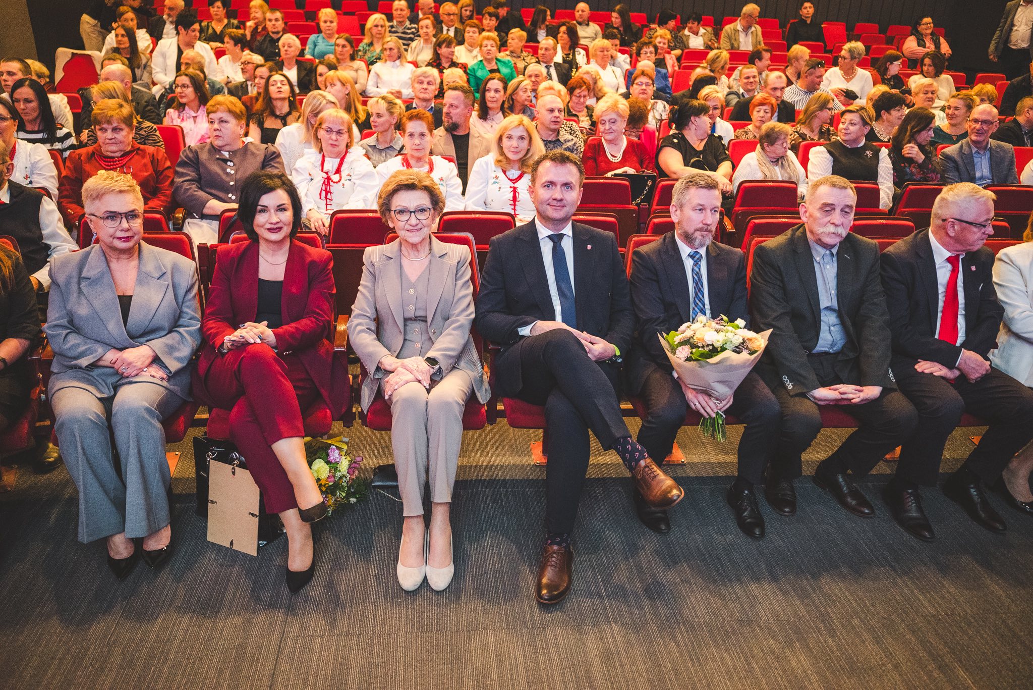 Zdjęcie przedstawia publiczność i&nbsp;gości zaproszonych na wydarzenie" I&nbsp;Powiatowy Dzień Sołtysa"