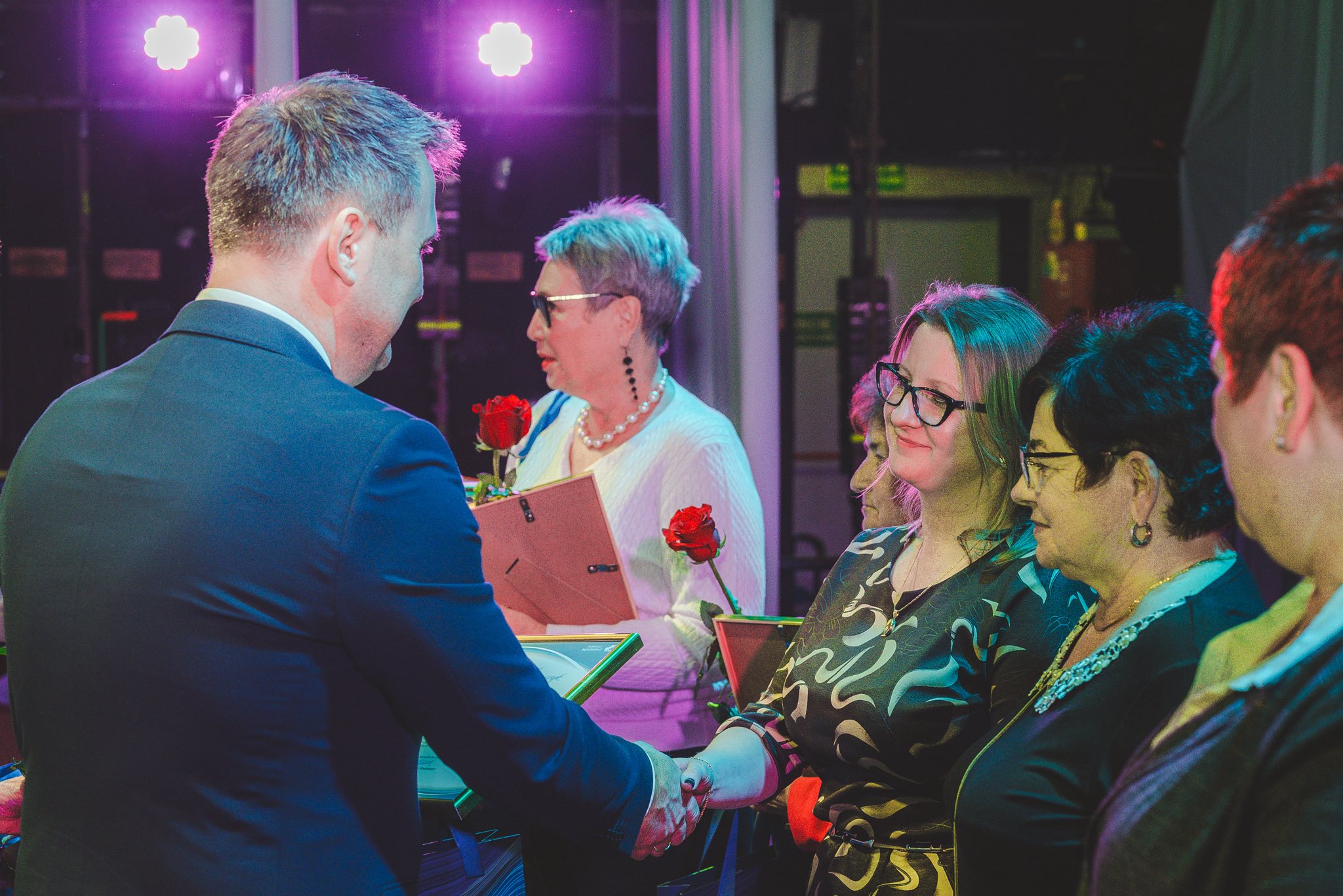 Zdjęcie przedstawia odznaczonych sołtysów z&nbsp;tereny Gminy Mierzęcice