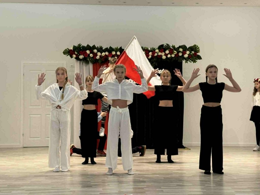 Zdjęcie przedstawia Wieczór Pieśni Patriotycznych