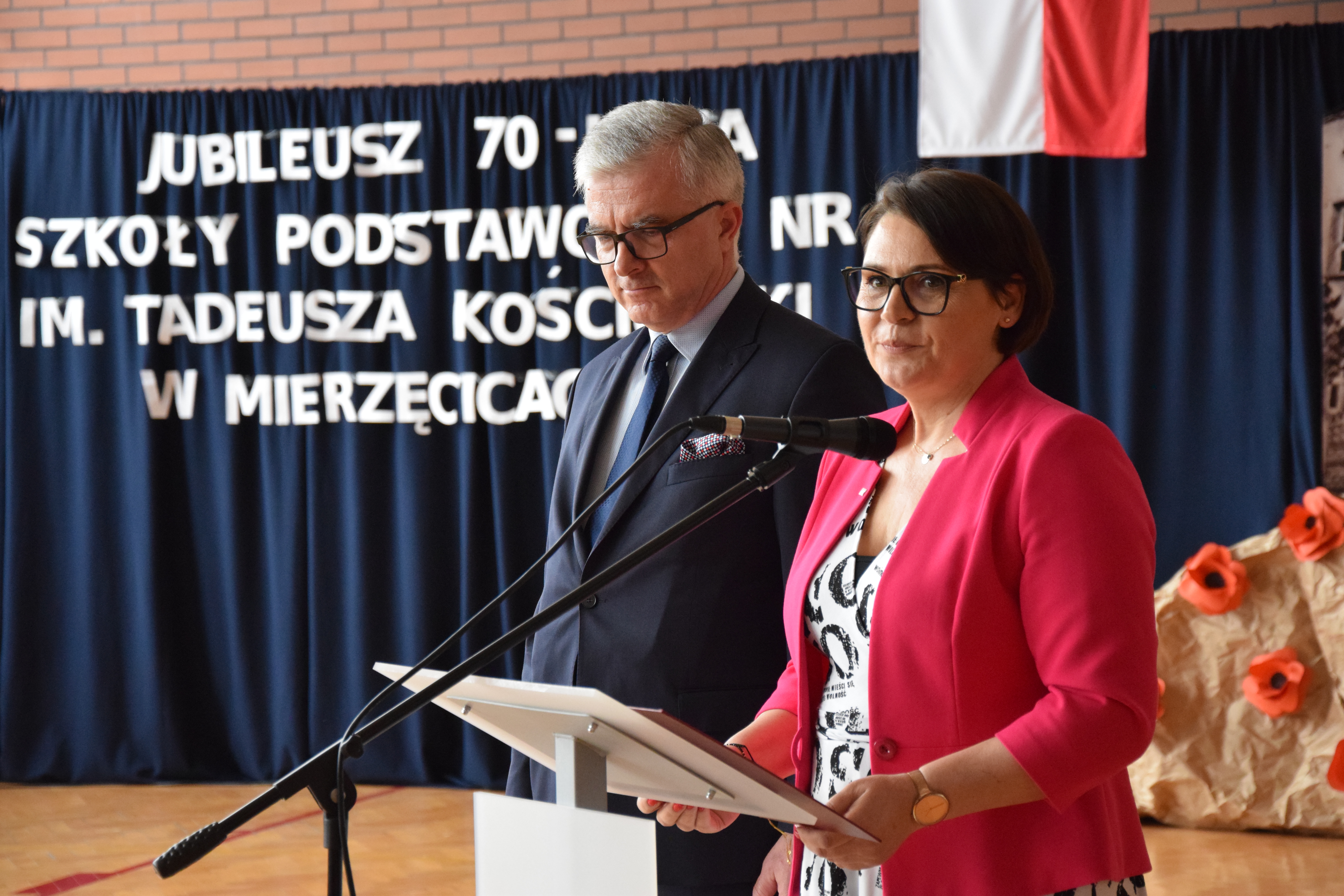 Zdjęcie przedstawiające Radnych Gminy panią Teresę Banaś oraz pana Krzysztofa Kobiałkę