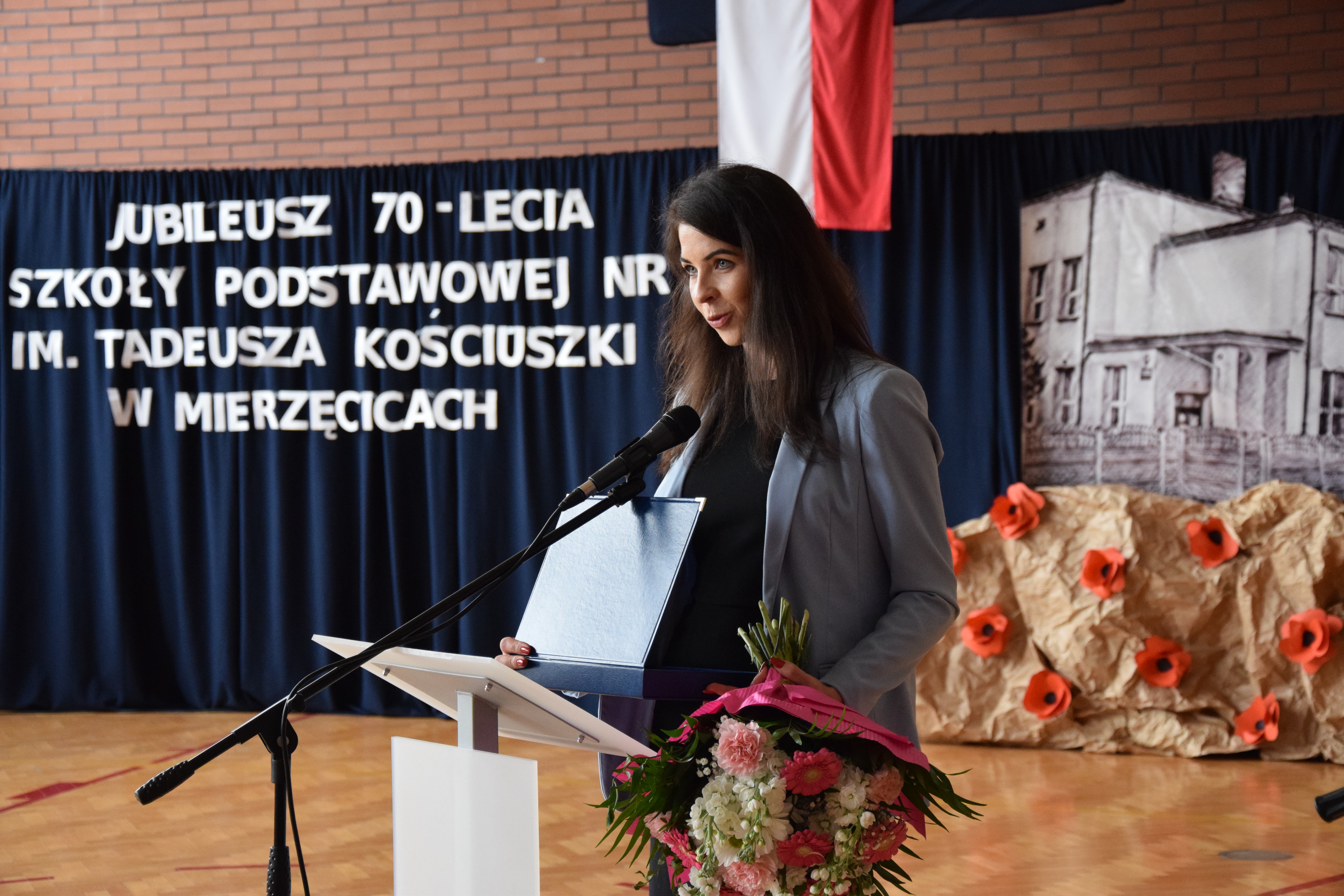 Zdjęcie przedstawiające dyrektor Gminnego Ośrodka Kultury panią Karolinę Dymarską