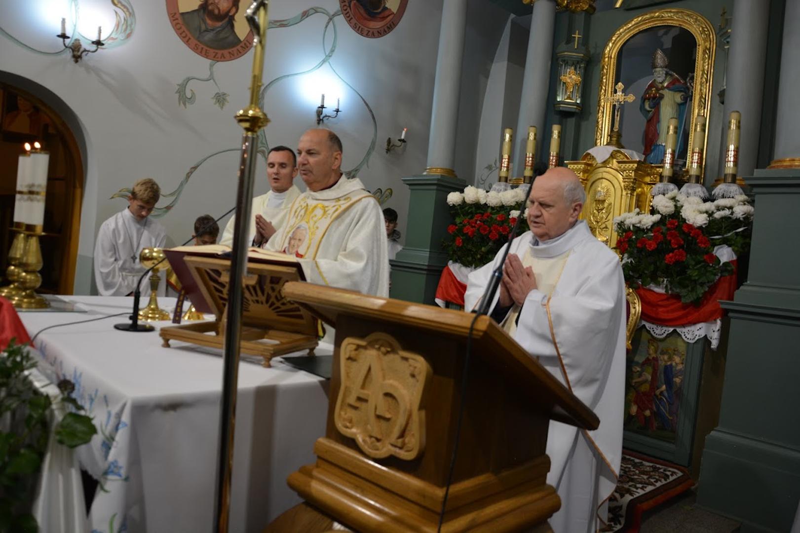 Zdjęcie przedstawia fragment mszy świętej